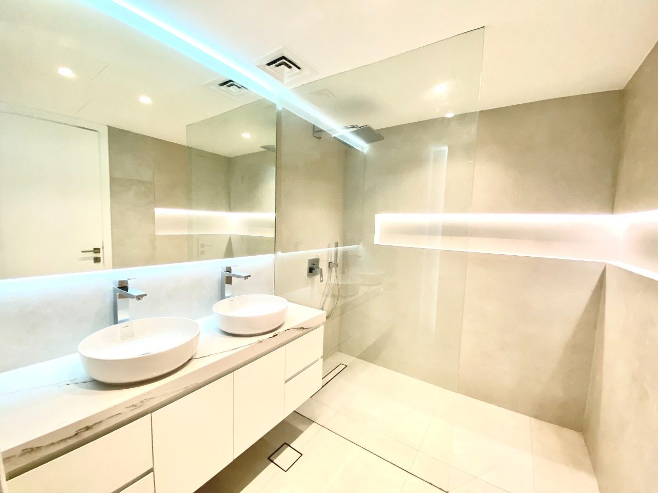 Aximer Ceramic Dubai Jumeirah Park Villa Inovation Project with Porcelain Slabs | Bathroom